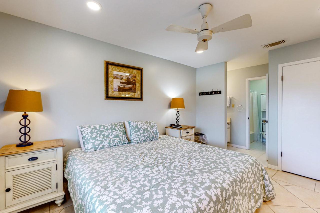 Palmettos #104 Apartment